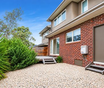 Modern Two-Storey Townhouse in Convenient Croydon North Location - Photo 5