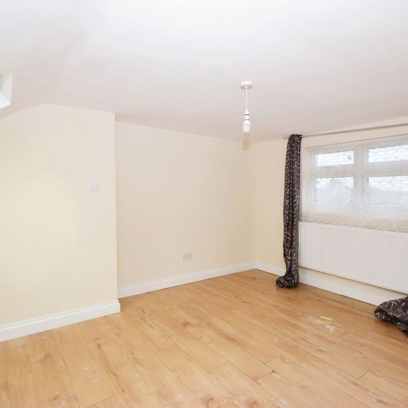 4 bedroom semi-detached house to rent - Photo 1