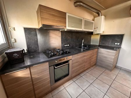 T3 GRATTE CIEL AVEC GARAGE ET CAVE - Villeurbanne, ... - Photo 4