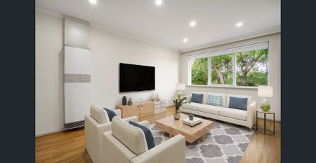 Spacious Three-Bedroom Apartment in a Prime Location - Photo 4