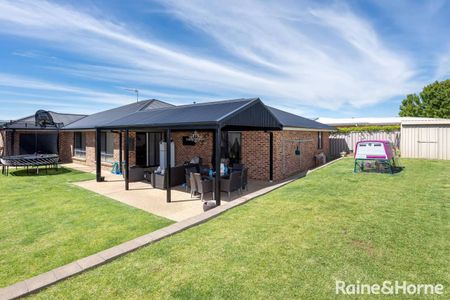 Ideally Positioned Tatton Home - Photo 3