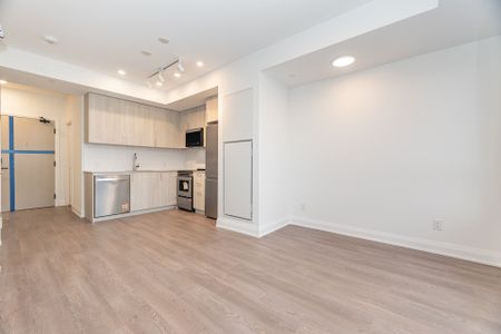 For Lease - 3250 Carding Mill Trail Unit# 410, Oakville, Ontario - Photo 3