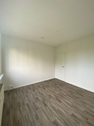 3-Raum Whg. mit umgebauter Küche/Fenster sowie HWR - Photo 1