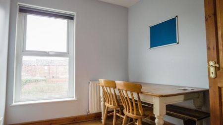 3 bedroom terraced house to rent - Photo 2