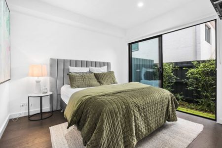 MODERN TOWNHOUSE l BOUTIQUE BLOCK l PERFECT LOCATION - Photo 3