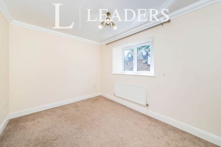 4 bedroom mid-terrace to rent Walhatch Close, Forest Row - Photo 3