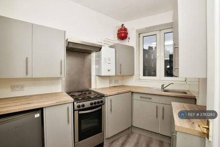 2 bedroom flat to rent - Photo 4