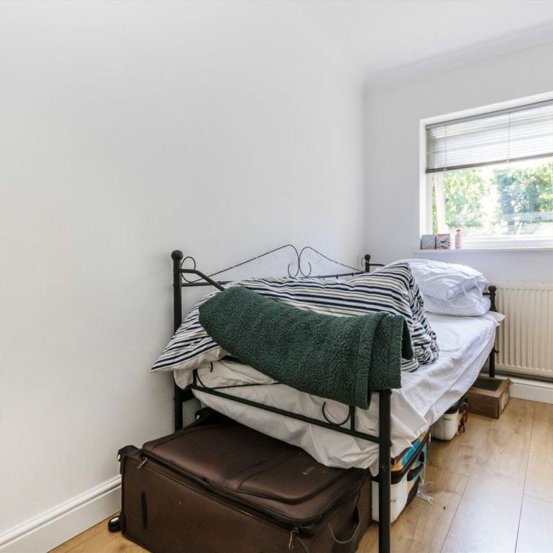 Claremont Road, KT6, London - Photo 1