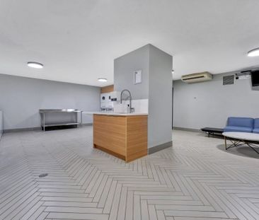 Barclay Towers - Photo 4