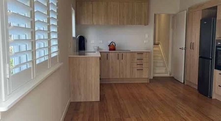 Recently renovated one bedroom flat in Epsom. - Photo 2