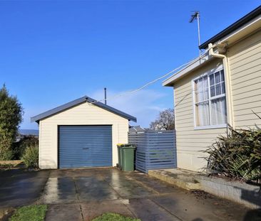 Large Family Home in Prime Location - Photo 3