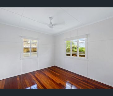 SMACK BANG IN THE MIDDLE OF TOWN! - Photo 1