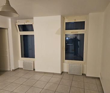 Aubagne, Appartement de type 2 en plein coeur du centre ville - Photo 2