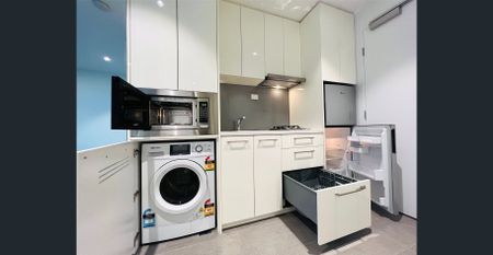 UNFURNISHED - Bright and airy studio apartment on level 36 of the Melbourne One building! - Photo 3