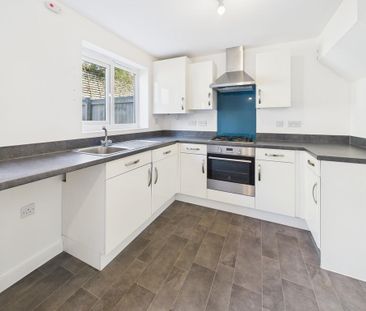 3 bedroom end of terrace house to rent - Photo 5