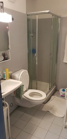 Affittiamo appartamento di 4,5 locali in zona strategica - Foto 2