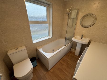 Fourth Avenue, Tang Hall - P1887 - Photo 4