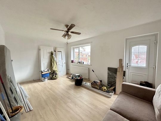 3 bedroom end of terrace house to rent - Photo 1