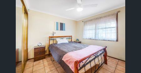 FULLY FURNISHED ONE BEDROOM GRANNY FLAT - WATER AND ELECTRICITY INCLUDED - Photo 2