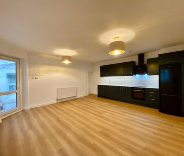 2 Bed Flat, Clarendon Road, BN3 - Photo 2