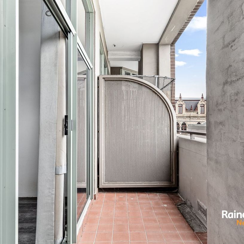 Separate living studio apartment located on King Street - Photo 1