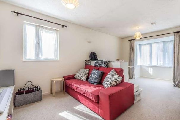 Henley On Thames, Oxfordshire, RG9 - Photo 1