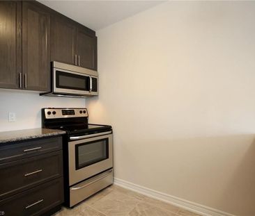 For Lease - 2307 Natasha Circle, Oakville, Ontario - Photo 2