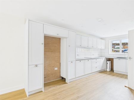 3 bedroom House To Let Total Size: 1206 SQ FT - Photo 3