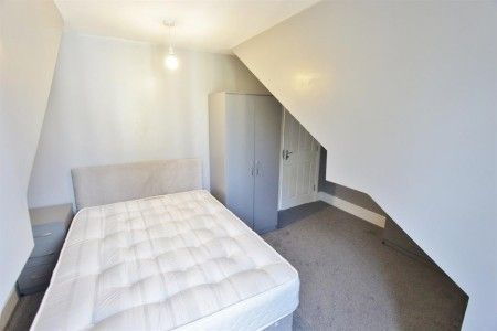6 bedroom House To Rent - Photo 3