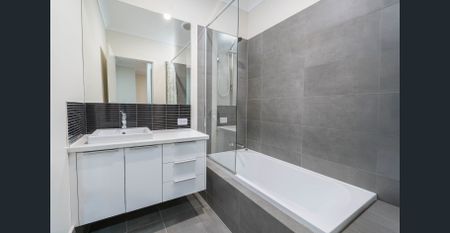 TWO STOREY - 3 BEDROOM HOME IN WILLETTON CATCHMENT ZONE! - Photo 3