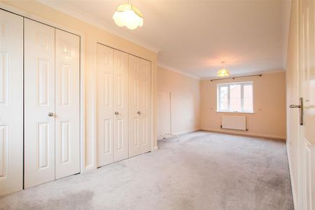 4 bedroom semi-detached house to rent - Photo 5