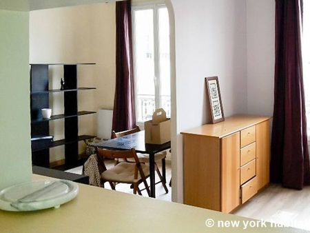 Logement à Paris, Location meublée - Photo 2