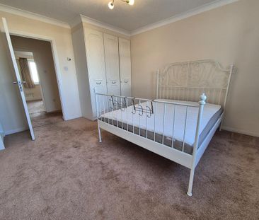 3 bedroom flat to rent - Photo 4