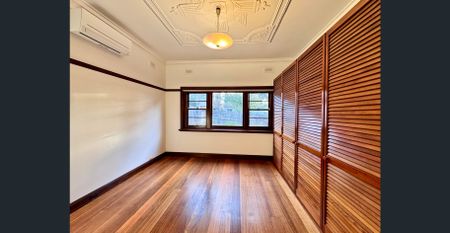 Spacious 4-Bedrooms Family House in the Heart of Balwyn (Maximum 6 Months Lease Term) - Photo 2