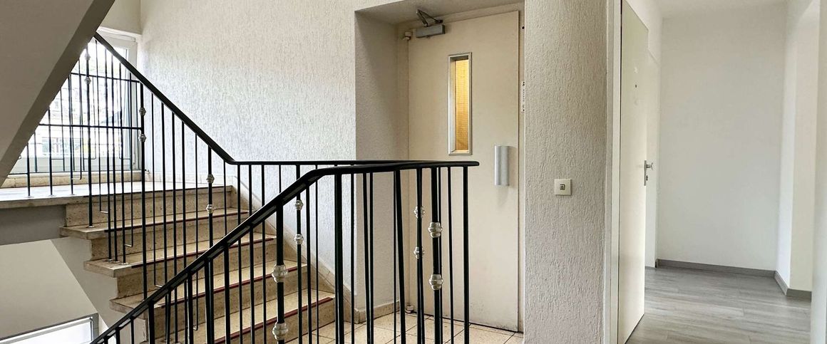 WUPPERTAL-ELBERFELD: RENOVIERTE 2-ZIMMERWOHNUNG MIT AUFZUG IN ZENTRALER LAGE! - Photo 1