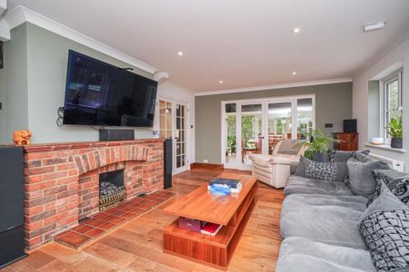 5 bedroom detached house to rent - Photo 2