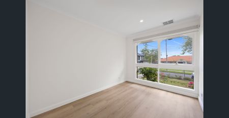 Sleek and Spacious Renovated Family Home - Photo 3