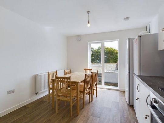 1 bedroom in a house share to rent - Photo 1