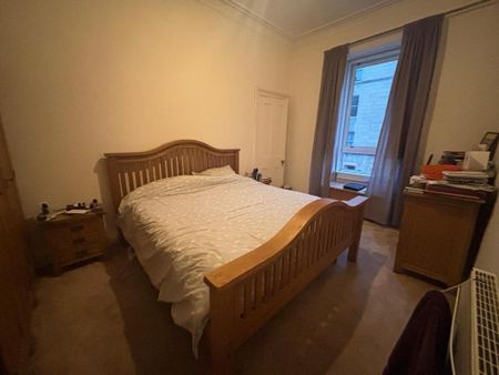 1 bedroom in a flat share to rent - Photo 3