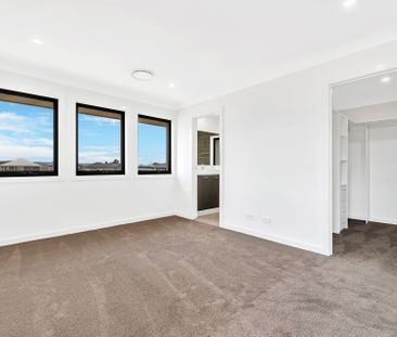 Large 4 Bedroom Home in Eden Estate - Photo 5