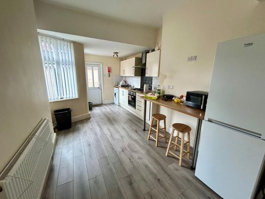 1 bedroom in a house share to rent - Photo 1