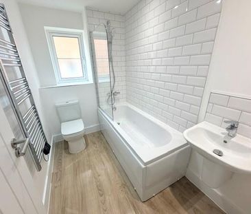 3 bedroom semi-detached house to rent - Photo 5