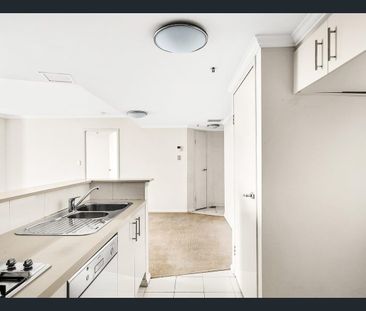 Spacious 2 Bedroom Apartment at Incredibly Convenient Location - Photo 4