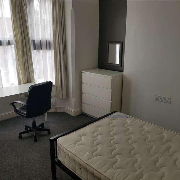 Lenton - Ilkeston Road Bedroom Spacious Student Property All Bills Incl, NG7 - Photo 1