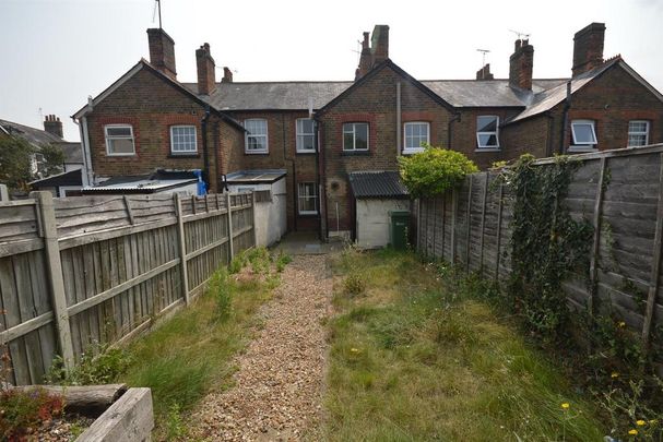 2 bedroom terraced house to rent - Photo 1