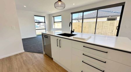 HALSWELL - MODERN FAMILY HOME, FOUR BEDROOMS, HEAT PUMP, DOUBLE GARAGE - Photo 4