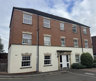 Gatehouse Court, Taunton - Photo 4