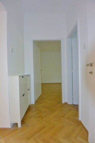 BADEN, Hochstraße 28: direkt am Kurpark gelegen: 3-Zimmer Mietwohnung mit eigenem Garten - direkt vom Wohnzimmer aus (900 Meter in die FuZo) - Photo 3