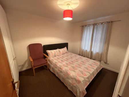 1 bed Apartment - To Let - Photo 4