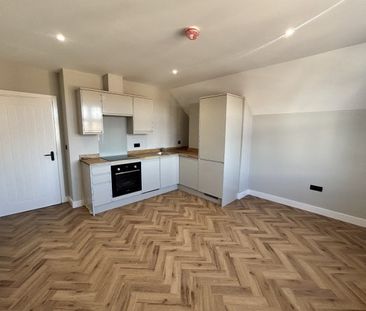 Horley - Photo 1